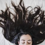 10 Kebiasaan Malam yang Menyehatkan Rambut