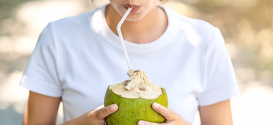 10 Makanan yang Bantu Menjaga Kesehatan Bibir dari Dalam