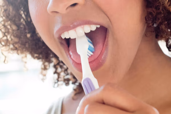 5 Tips Membersihkan Lidah agar Napas Tetap Segar