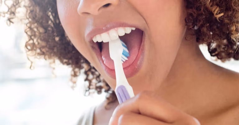 5 Tips Membersihkan Lidah agar Napas Tetap Segar