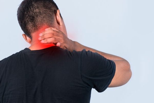 10 Penyebab Leher Sakit dan Cara Menghindarinya 10 Penyebab Leher Sakit dan Cara Menghindarinya