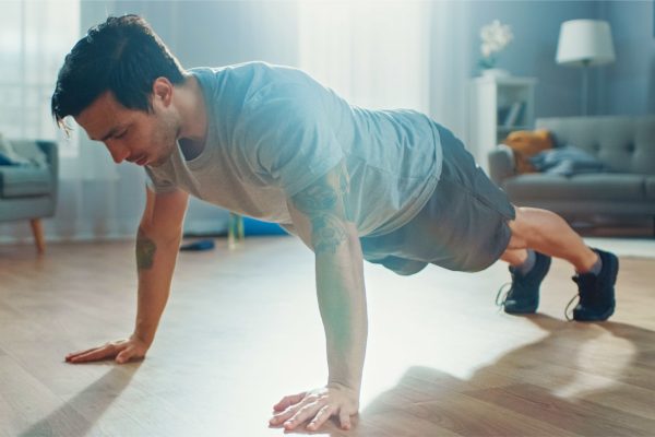 5 Latihan Ringan untuk Menguatkan Otot Dada di Rumah