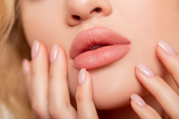 5 Kebiasaan Sehari-hari yang Bisa Bikin Bibir Sehat