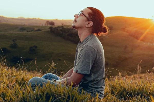 5 Cara Menenangkan Diri Saat Dilanda Kecemasan 5 Cara Menenangkan Diri Saat Dilanda Kecemasan