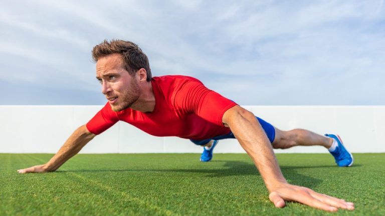 5 Latihan Ringan untuk Menguatkan Otot Dada di Rumah